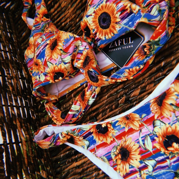 Colorful Daisy Bikini - Picture 3 of 3